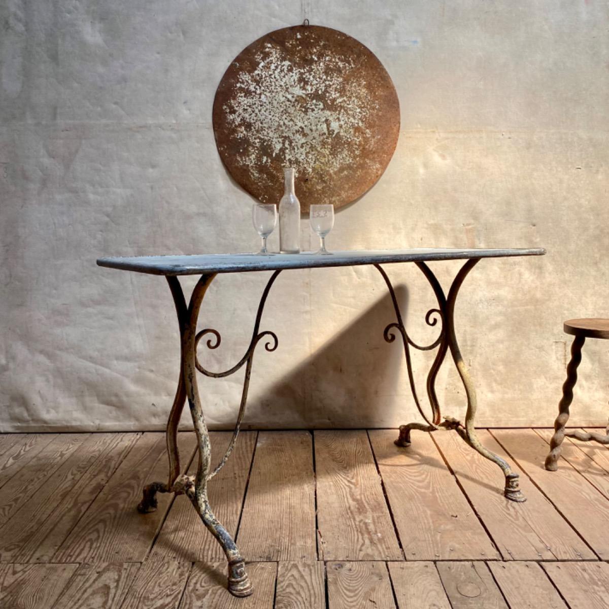 Arras table