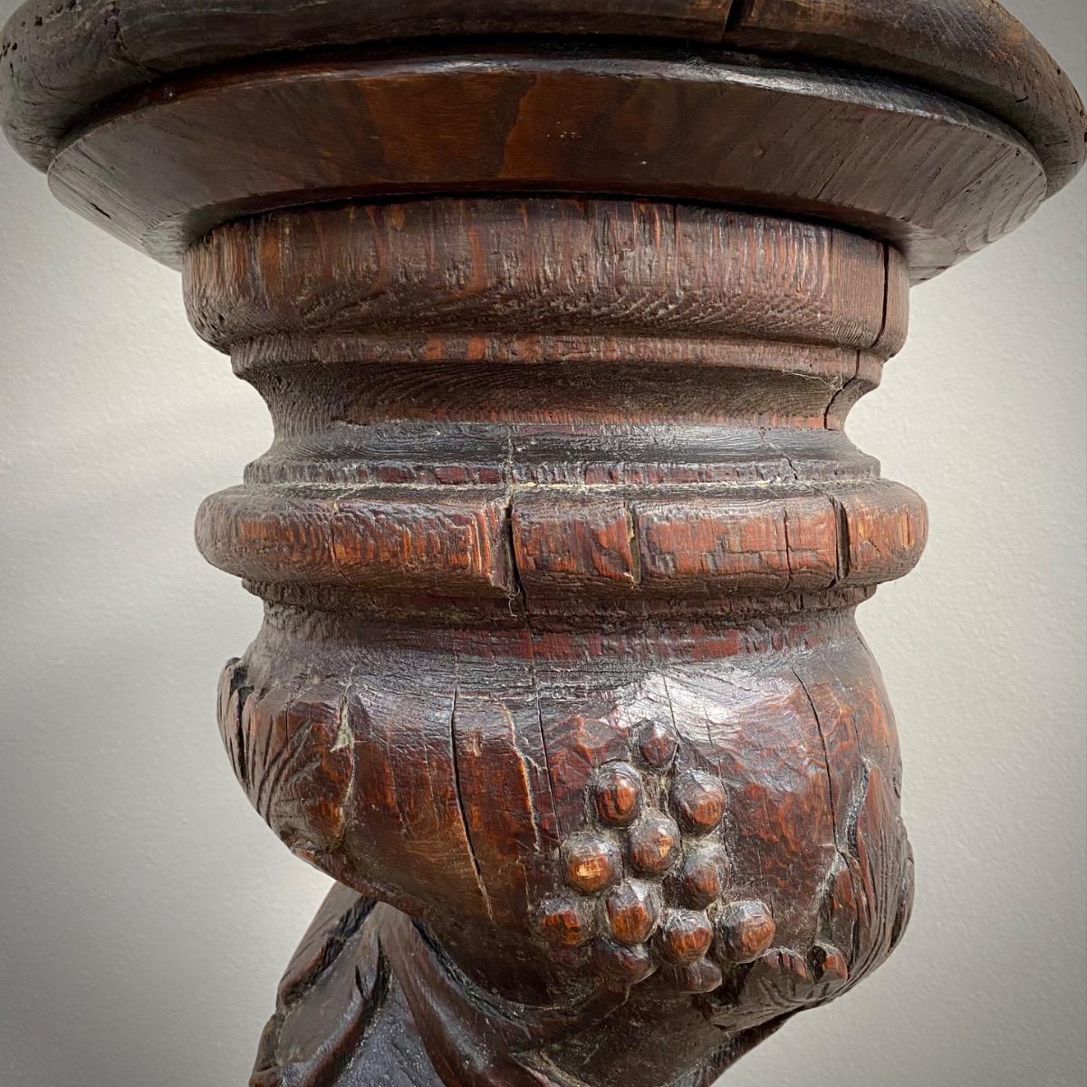 Carved twisted column 