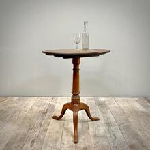 Gueridon pedestal table