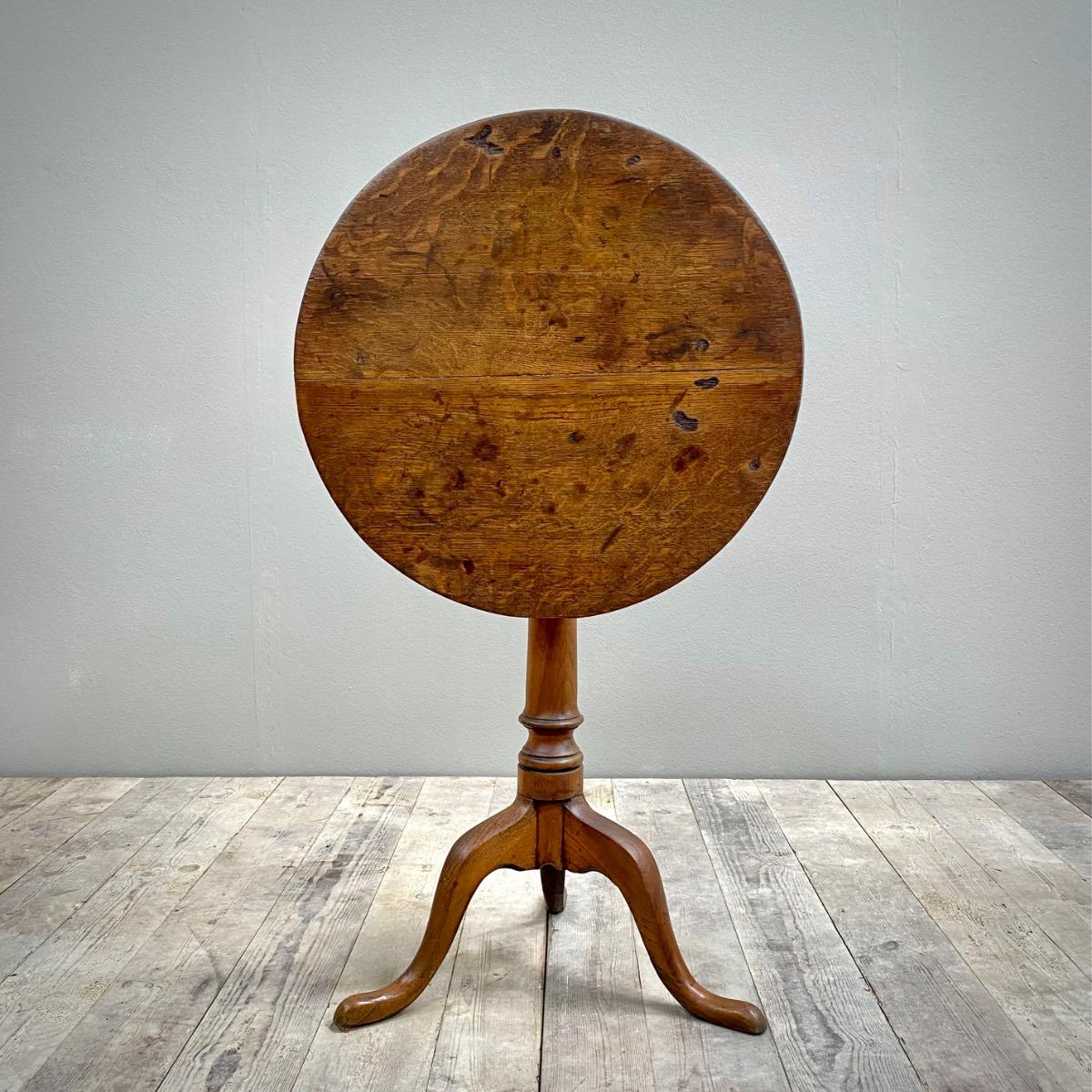 Gueridon pedestal table