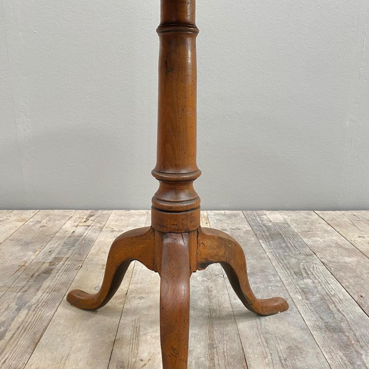 Gueridon pedestal table