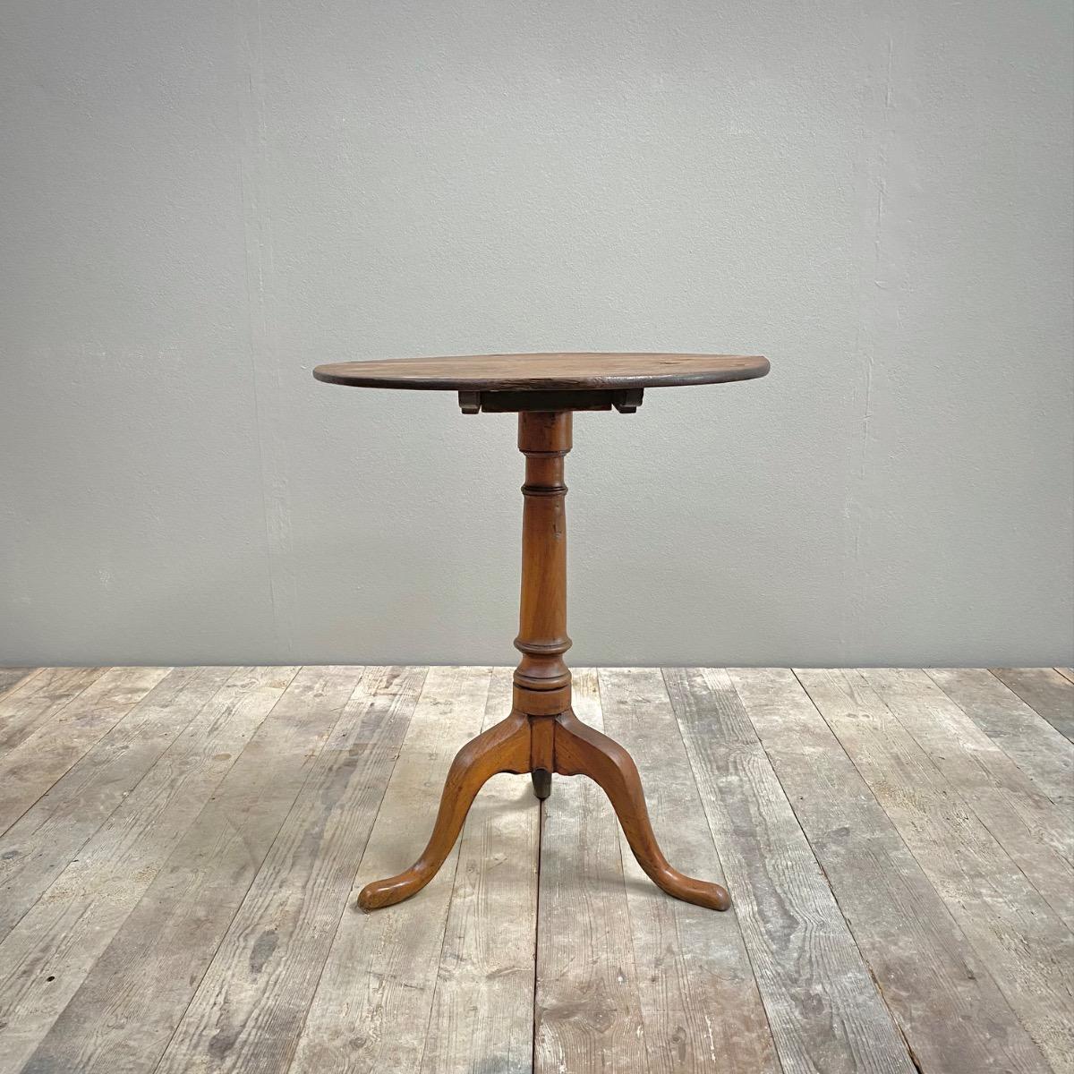 Gueridon pedestal table